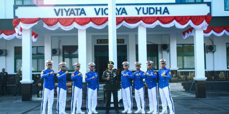 Danpusdikpal Kodiklatad Pimpin Upacara Peringatan HUT ke 77 Kemerdekaan RI